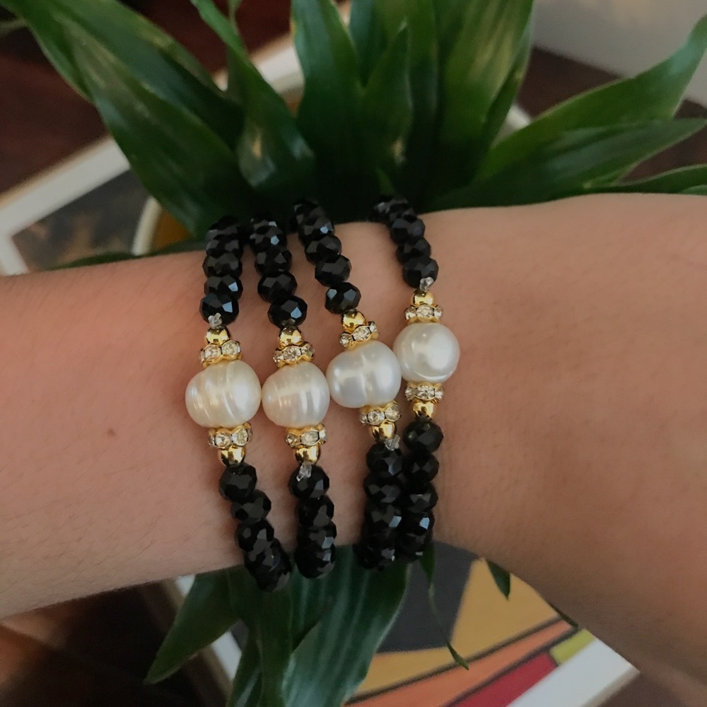 Mother of pearl and black beads bracelet
